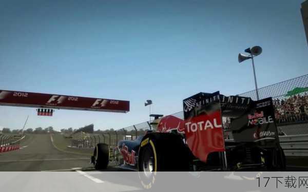 在初次体验《F1 2012》的过程中，我深刻感受到了这款游戏所带来的挑战与乐趣，赛道的每一个弯道都充满了未知与危险，稍有不慎就可能冲出赛道或与其他赛车发生碰撞，但正是这种挑战感让我更加沉迷于游戏之中，不断尝试、不断突破自己的极限。